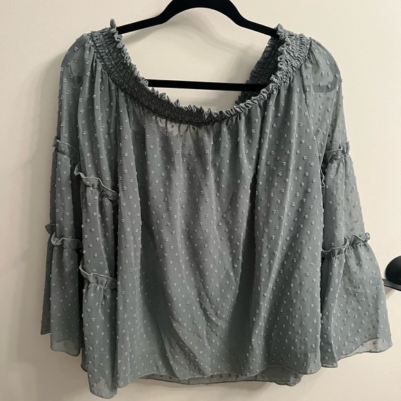 Off the shoulder bell sleeve blouse - Picture 4 of 5